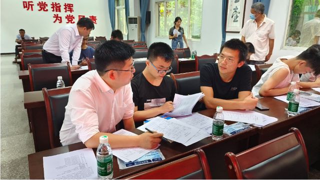 宜賓市南溪區(qū)黃沙鎮(zhèn)舉辦高考志愿填報(bào)指導(dǎo)公益活動，助力學(xué)子精準(zhǔn)規(guī)劃未來