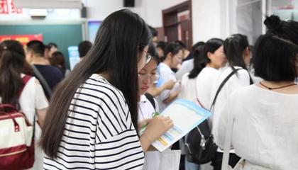 學(xué)校解碼招生計(jì)劃，高校招辦現(xiàn)場指導(dǎo)——大連市第三十六中學(xué)舉辦高校招生咨詢大會