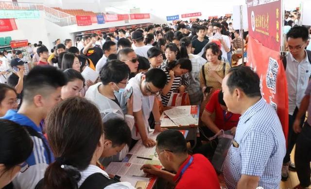 寶應(yīng)高考再創(chuàng)佳績(jī)，招生咨詢會(huì)牽動(dòng)人心——中高考志愿填報(bào)咨詢關(guān)鍵指南